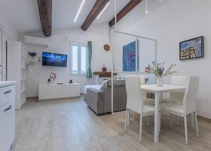 Guesthost - Coperta Retreat! Near Estense Castle * Ferrara